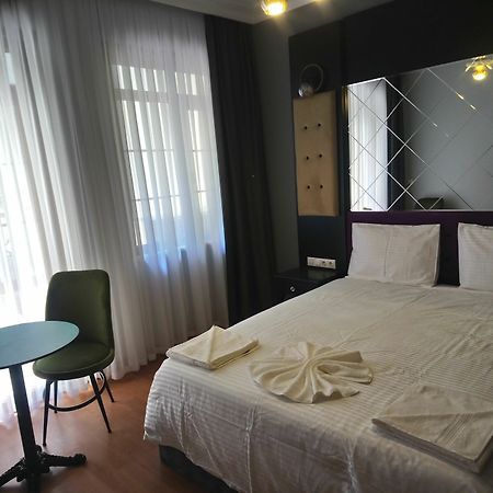 Royal Garden Suite And Hotel Istanbul Exterior photo