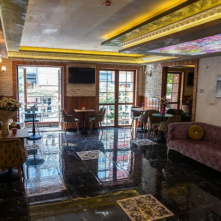 Royal Garden Suite And Hotel Istanbul Exterior photo